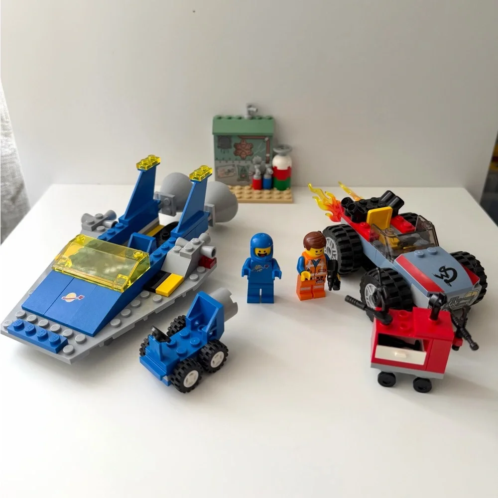 THE LEGO MOVIE 2 Emmet and Benny’s ‘Build and Fix’ Workshop #70821 (Retired Set)